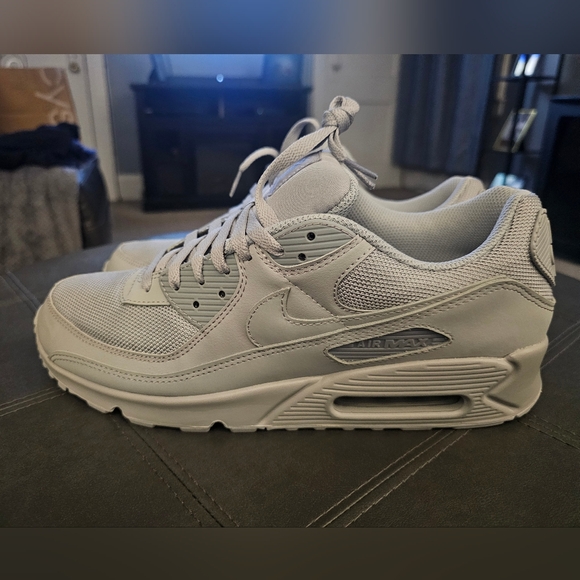 Brand New Nike Air Max 90 Men's Sneakers in Light Gray Original Box Not Included - Picture 2 of 6
